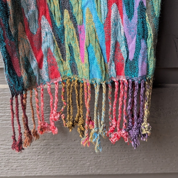 NWT Tolani Colorful Zigzag Wave Stretchy Scarf Fringe - Picture 3 of 7